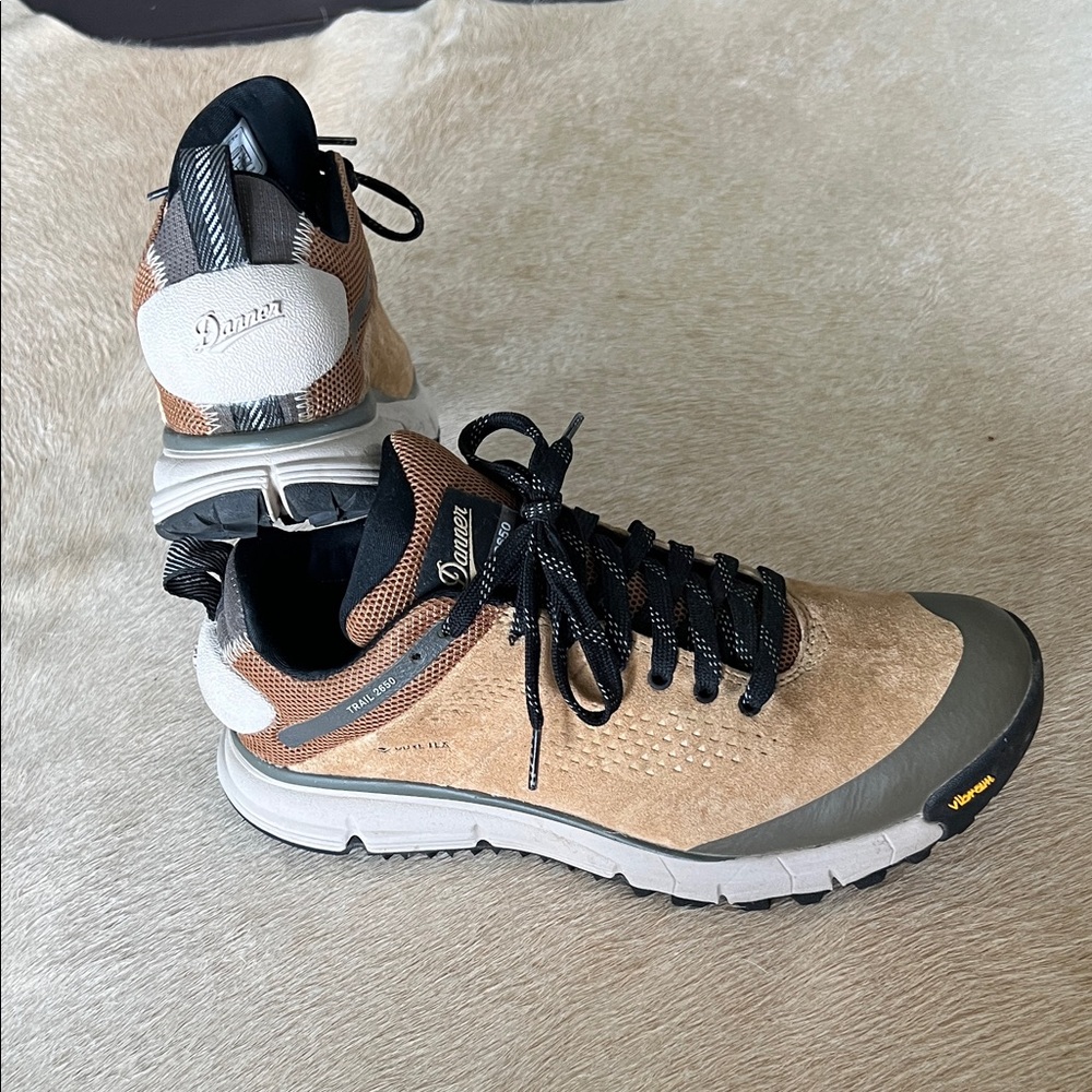 Danner Women’s Tan and Green Hiking waterproof Goretex Trail 2650